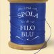 una spola di filo blu