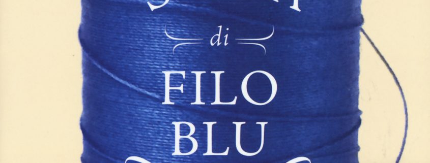 una spola di filo blu